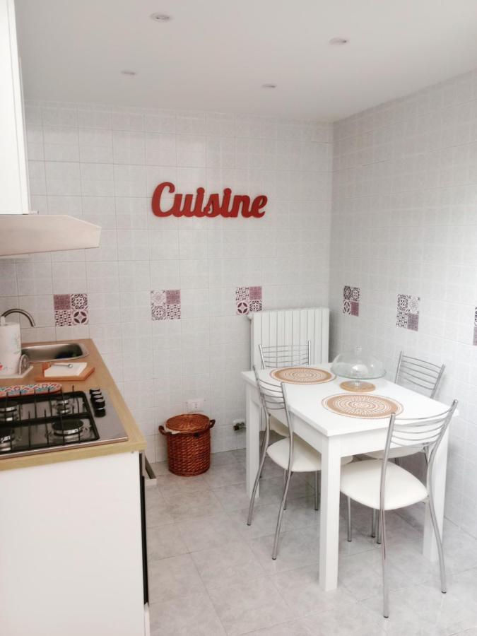 باري Antonella Home B&B الغرفة الصورة